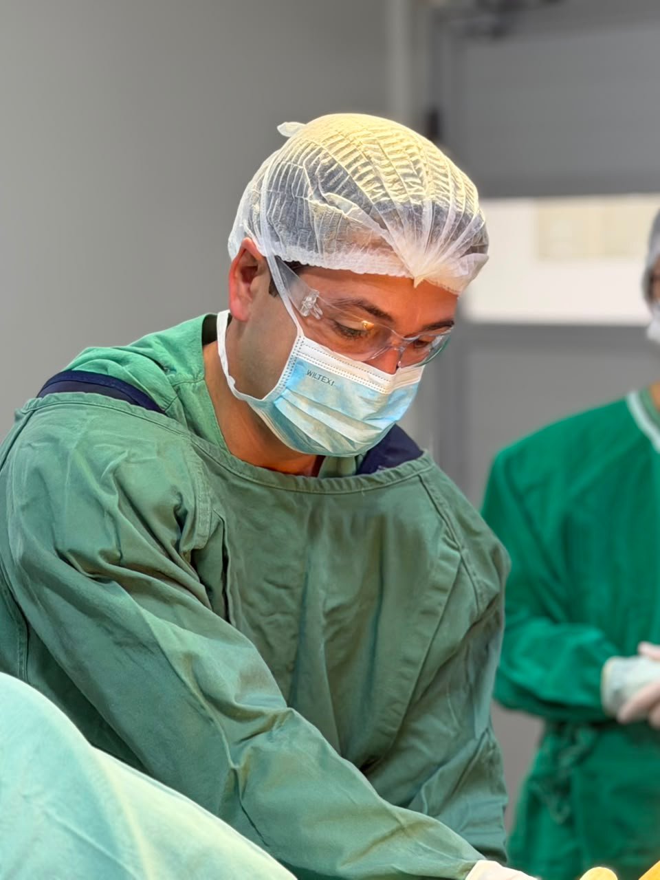 Dr. Fabiano Martins em centro cirúrgico